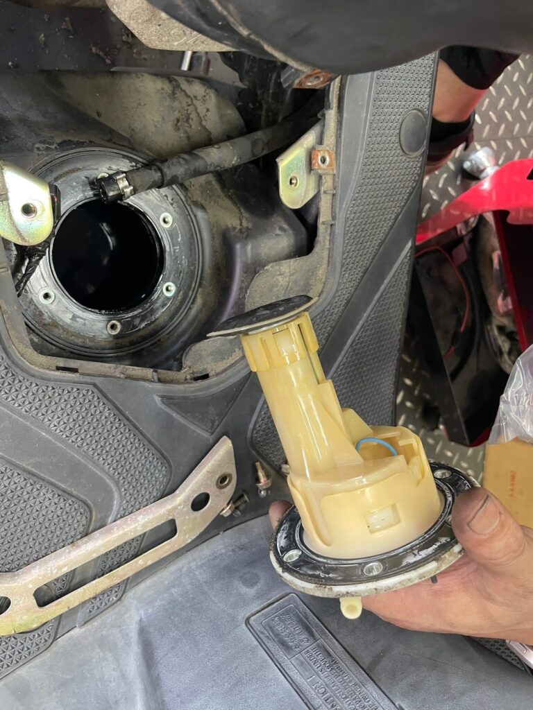 機車汽油幫浦】故障前兆、維修價錢、是什麼？技師教你聽聲辨位與預防- 重機狗