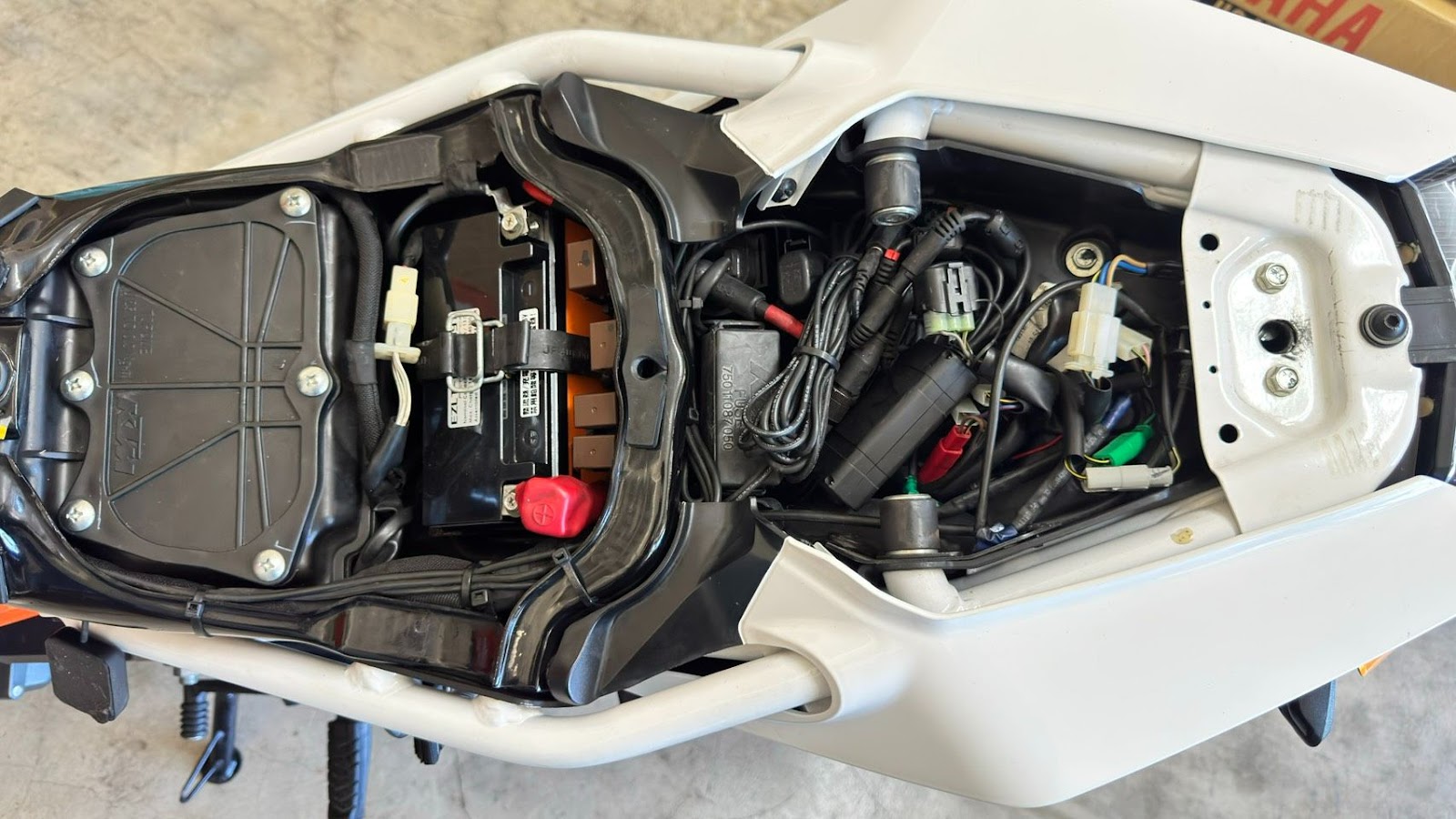 KTM DUKE 390的車輛診斷電腦位置